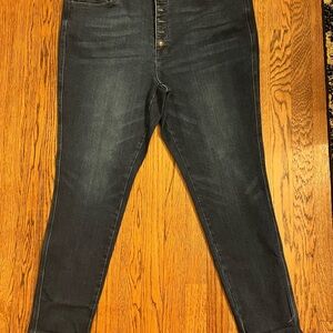 Haylie High-Rise Skinny Jeans in Dark Wash